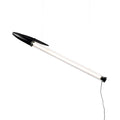 Lampada a sospensione Seletti Bic nera accesa, penna oversize in scala 12:1