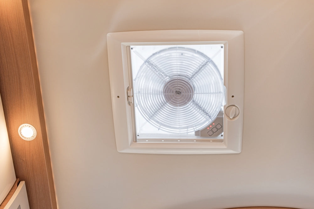 Ventilatori da soffitto, il vantaggio di una gamma completa per l'estate