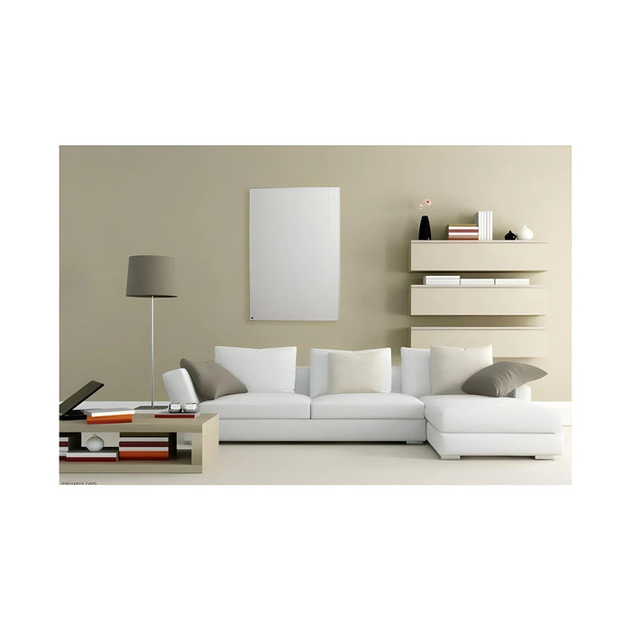 Pannello radiante elettrico installato a parete in ambiente domestico