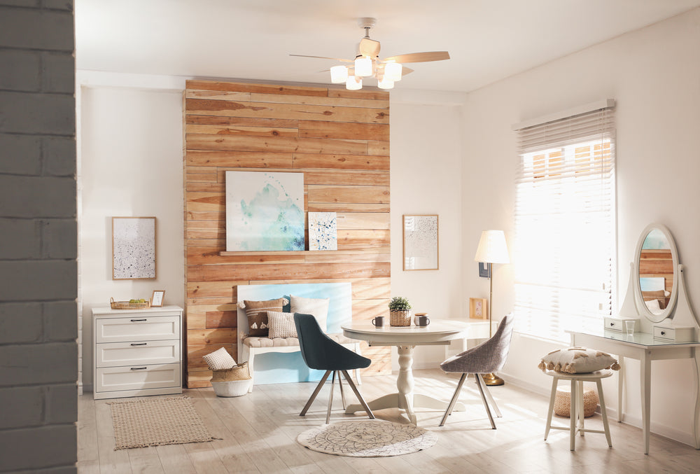 Ventilatori a soffitto con luce: la soluzione 2 in 1 perfetta