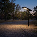 Lampione LED Ibrido Solare Arteleta SJH40 40W 6600lm IP65 con Telecomando, acceso lungo il viale, alla sera