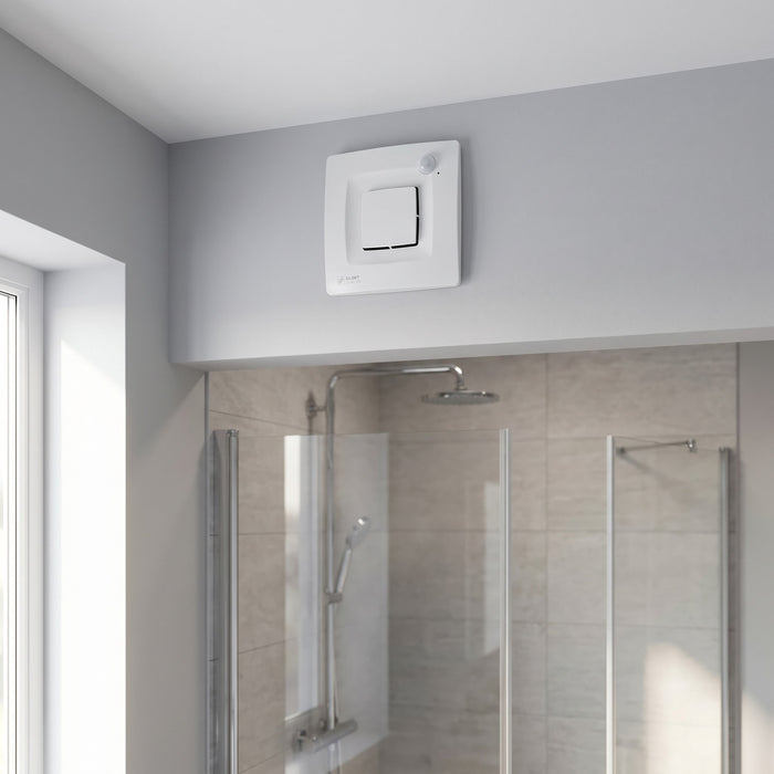 Aspiratore elicoidale da muro Soler & Palau Silent-Dual 100, installato a parete in bagno