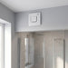 Aspiratore elicoidale da muro Soler & Palau Silent-Dual 100, installato a parete in bagno