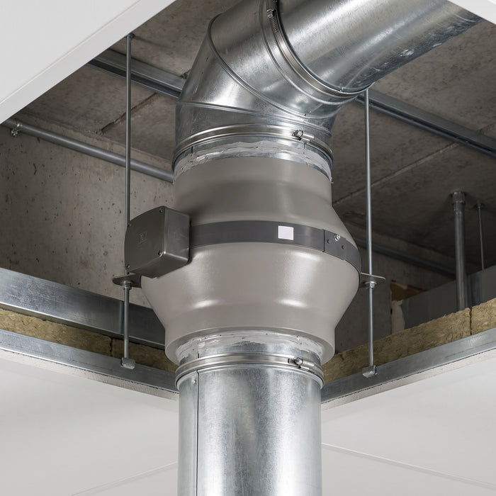 Aspiratore centrifugo assiale Vortice CA 150 Q MD, installato in un controsoffitto tecnico