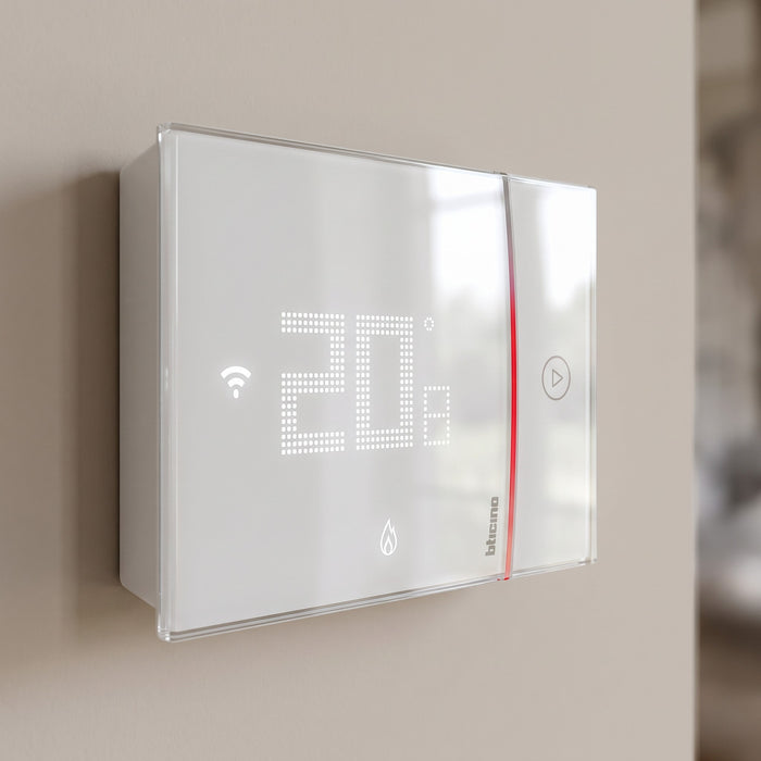 Termostato Connesso Bticino Netatmo Smarther2 da Incasso Bianco, dettaglio del display e della linea rossa
