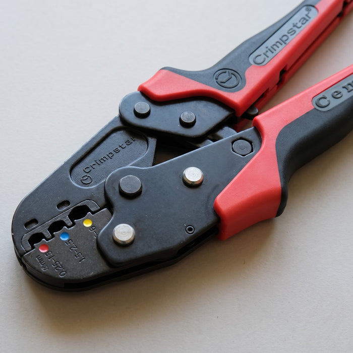 Pinza Crimpatrice Cembre Crimpstar per Capicorda Preisolati 0,25-6 mmq, dettaglio della testa con i tre punti colore