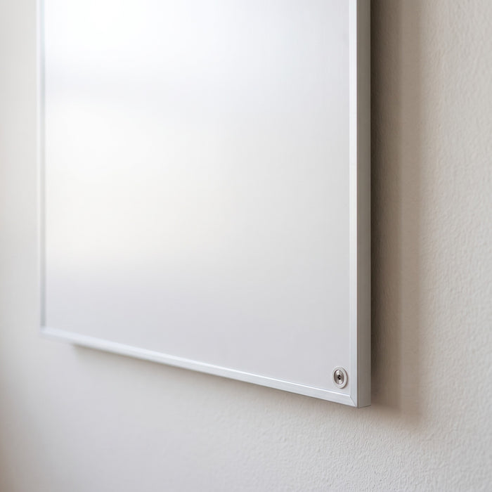 Pannello Radiante Infrapower VCIR 600W in Alluminio Bianco da Parete 60x90, dettaglio della cornice e dello spessore