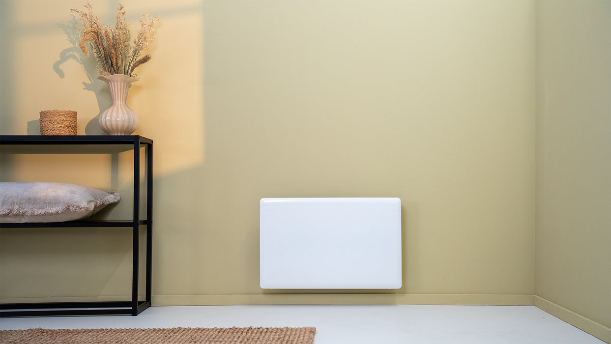 Radiatore Nobo Top installato a parete in soggiorno