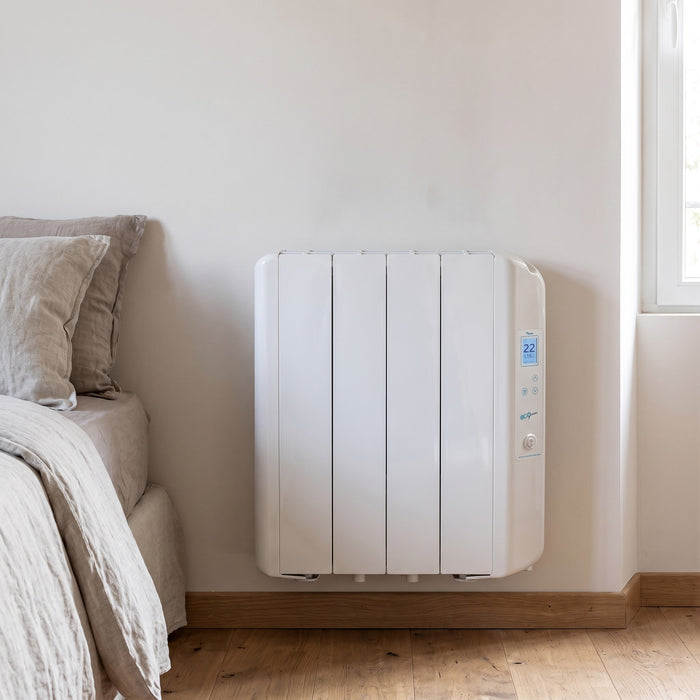 Radiatore elettrico Farho Eco-Green Wi-Fi, installato in camera da letto