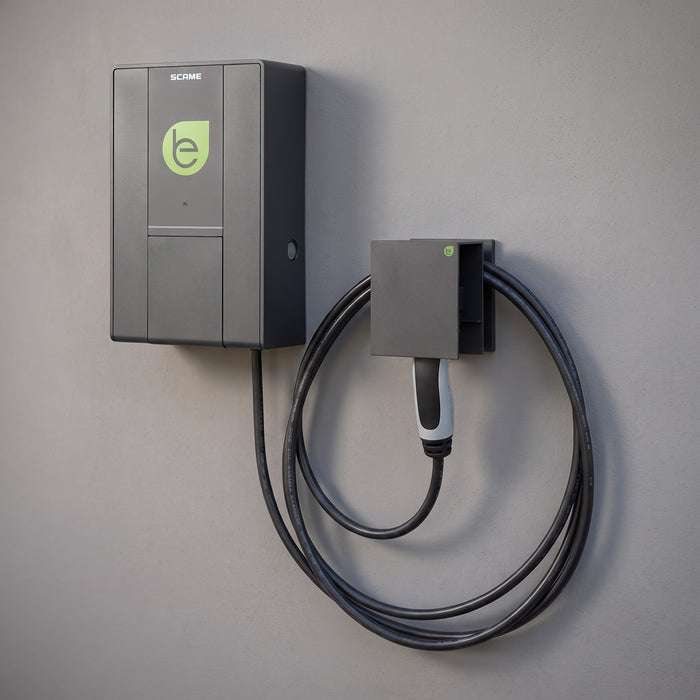 Wall Box con Cavo e Presa Tipo 2 7,4kW 32A Scame Antracite, dettaglio del frontale con il connettore