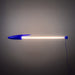 Seletti Bic blu accesa installata in orizzontale a soffitto