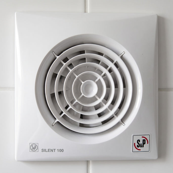 Aspiratore Elicoidale Soler & Palau Silent-100 CZ, dettaglio della griglia circolare e del logo S&P