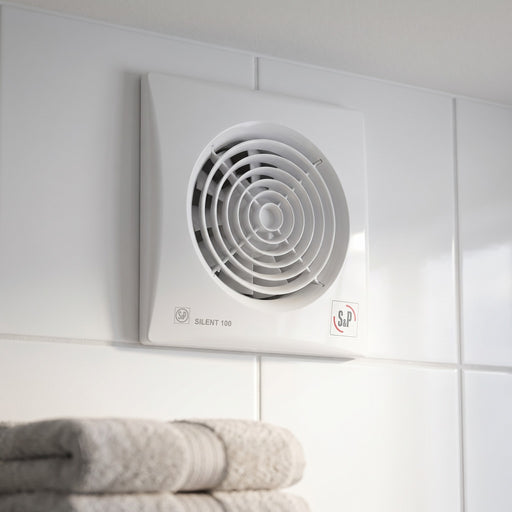 Aspiratore Elicoidale Soler & Palau Silent-100 CZ, installato in bagno, sopra la doccia