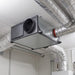 Unità di ventilazione meccanica controllata Vortice Vort Platt HCS, installata a soffitto in un locale tecnico